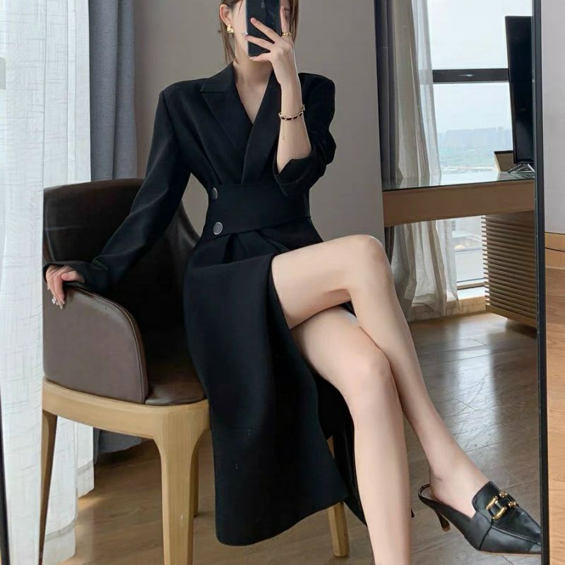 Đầm Đen Cổ Vest Dáng Dài Kèm Đai Xẻ Tà