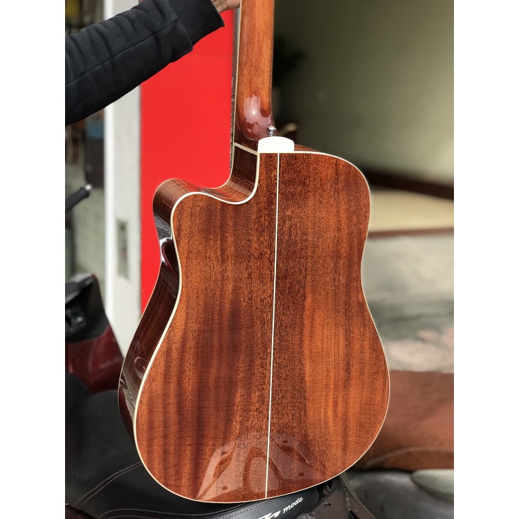 Đàn guitar acoustic Takamine