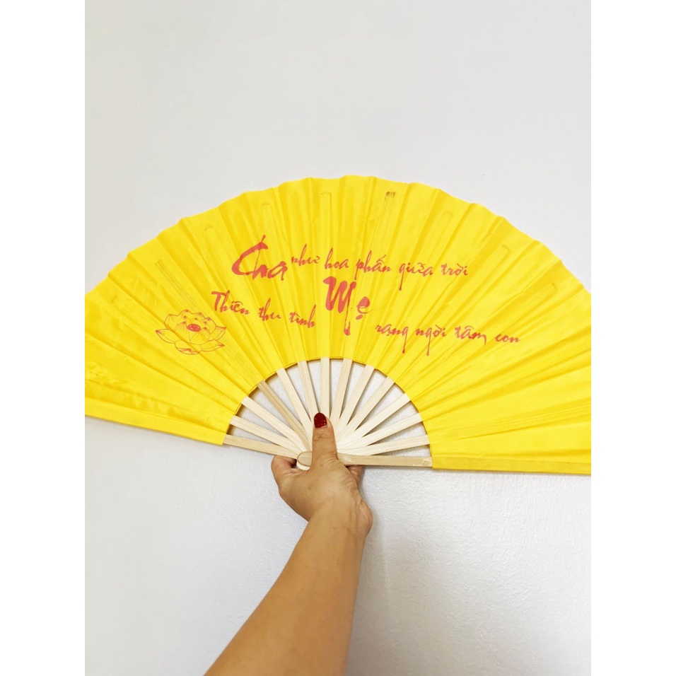 Quạt vải lụa xếp,viết chữ thư pháp truyền thống Việt Nam dài 32cm