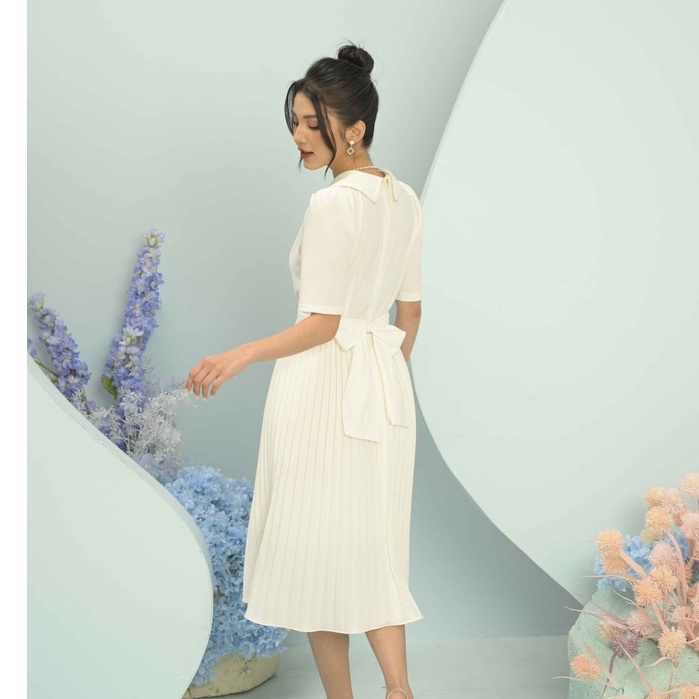 Đầm cổ vest, chân váy xếp ly, đai nơ thắt eo Emspo DM4181