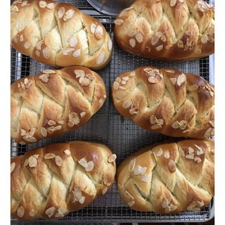 bakery bánh mì hoa cúc