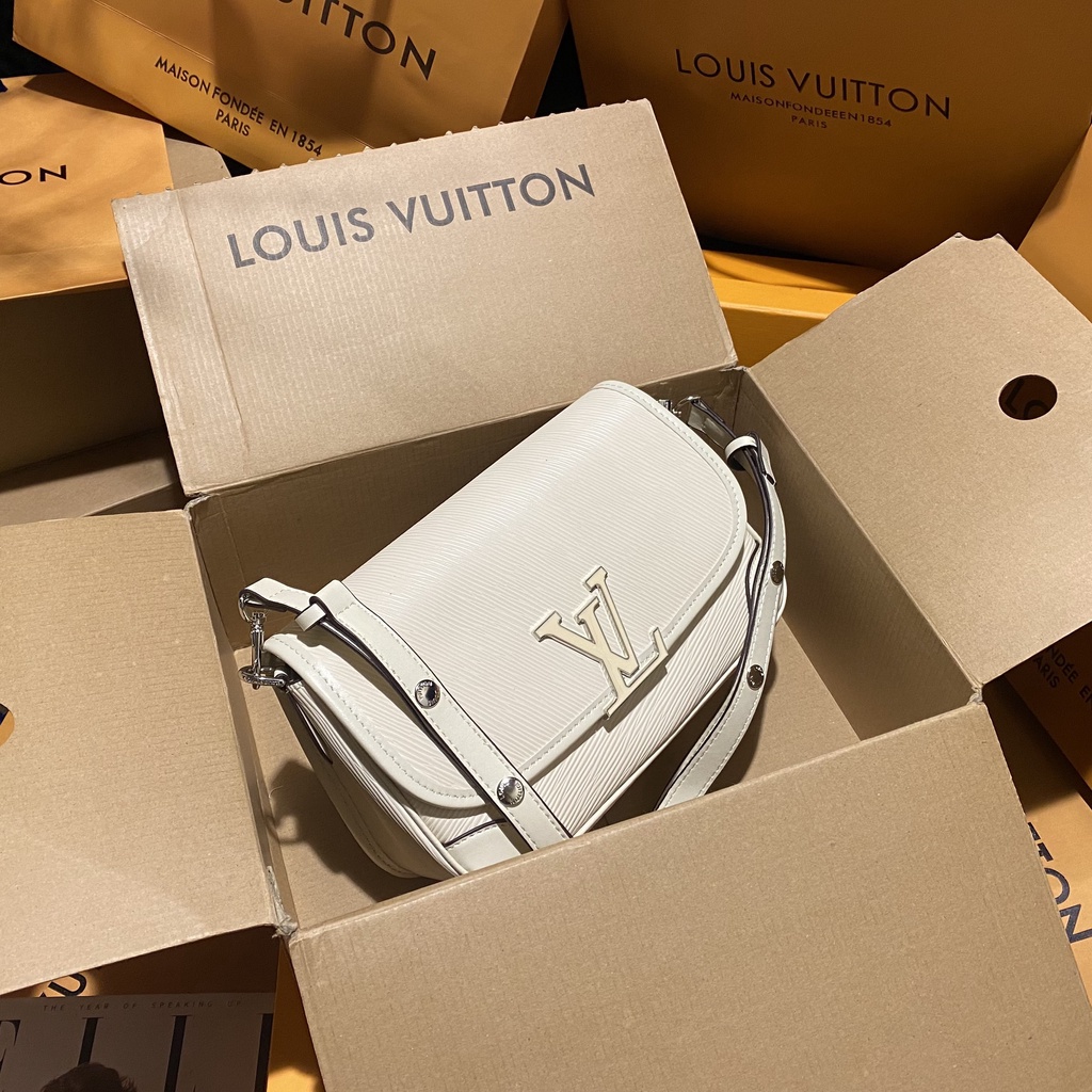 Túi Xách Thời Trang👜👜LV BUCI 2022 SPSL Màu Trắng SIZE : 25 X 15 CM