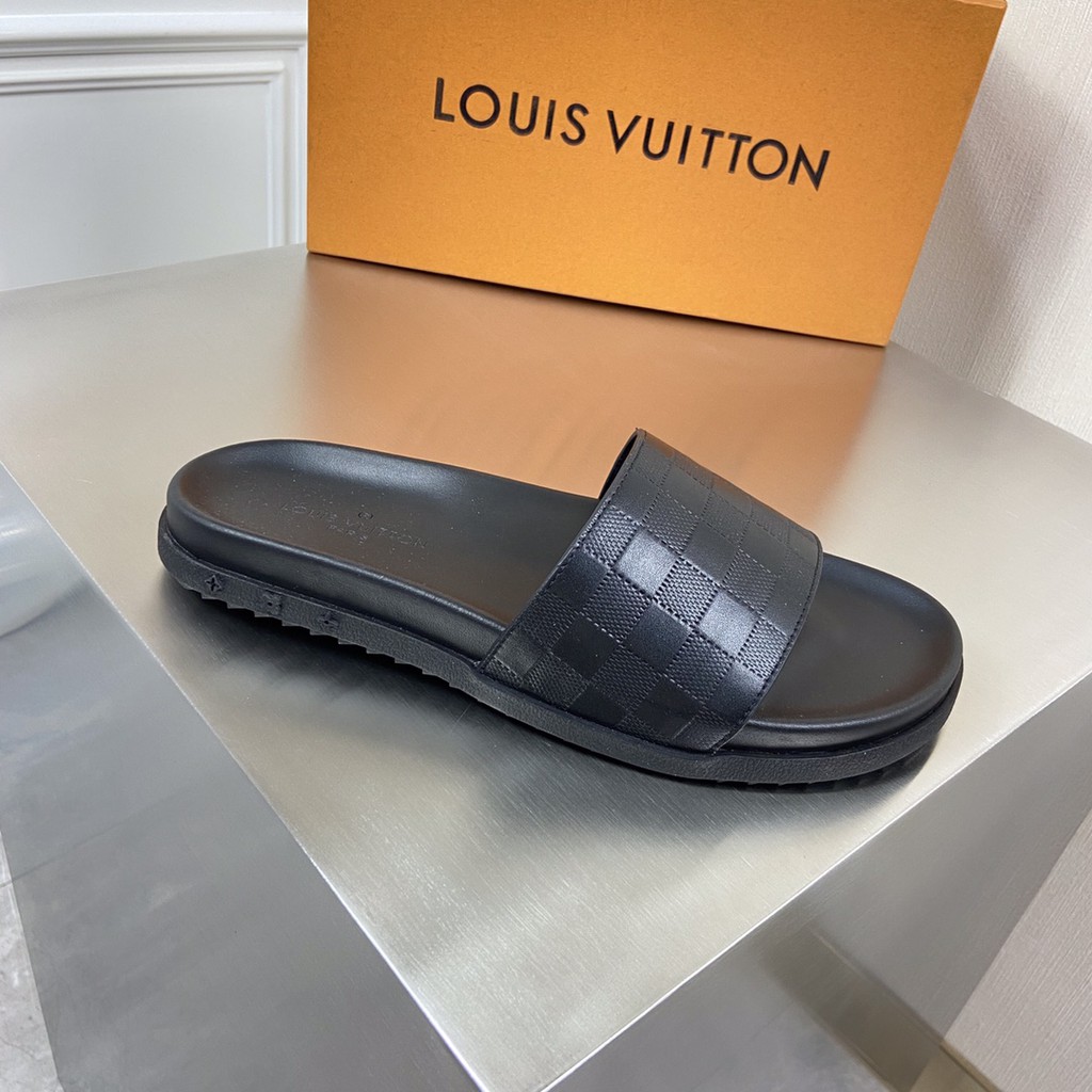 Bộ sưu tập dép nam da thật Louis Vuitton LV thiết kế thoải mái, hiện đại, mang lại nhiều sự lựa chọn
