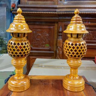 Cặp đèn thờ gỗ tràm bông vàng cao 48 cm