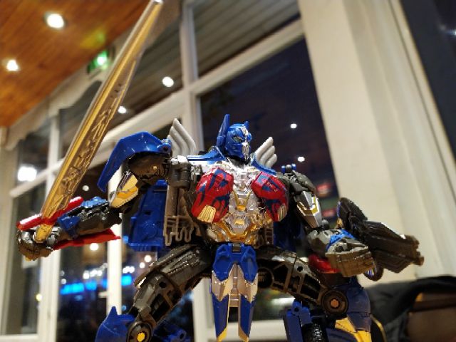Mô hình Optimus Prime TLK- BmB Studio Series
