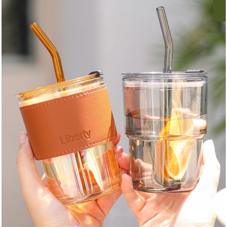 Cốc thủy tinh bọc da chịu nhiệt màu hổ phách GorGous, ly uống nước nắp kín kèm ống hút cao cấp 420ml