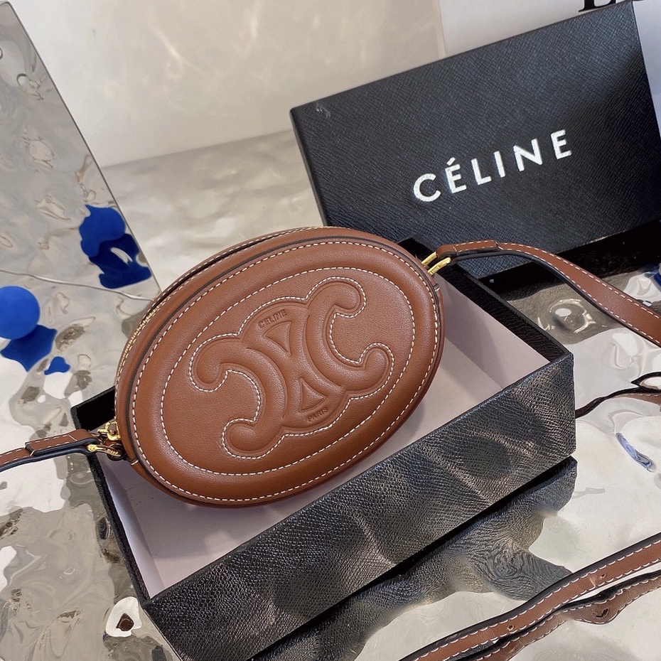 Túi Da Bò Đeo Chéo Hình OVAL 2022 CE