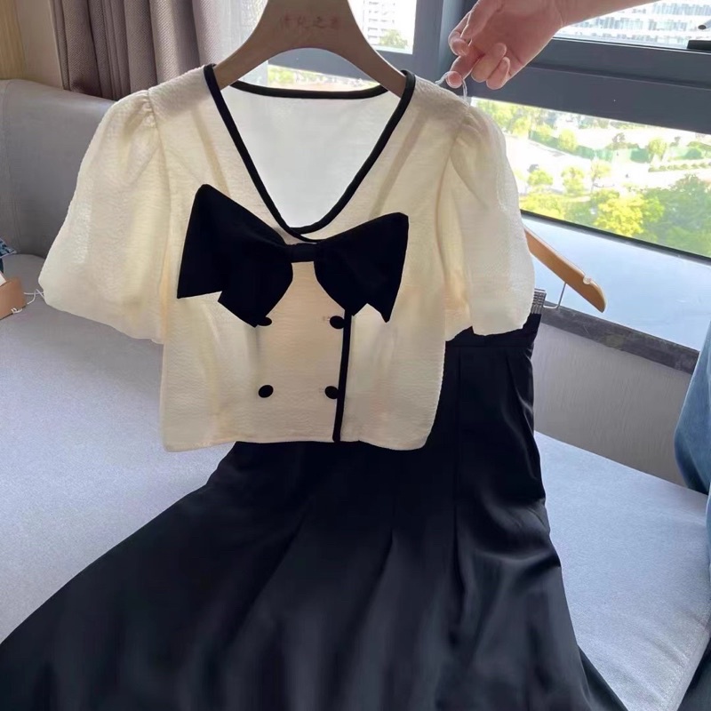 SET ÁO CROPTOP CỔ V VIỀN ĐEN NƠ NGỰC NÚT + CHÂN VÁY MIDI ĐEN