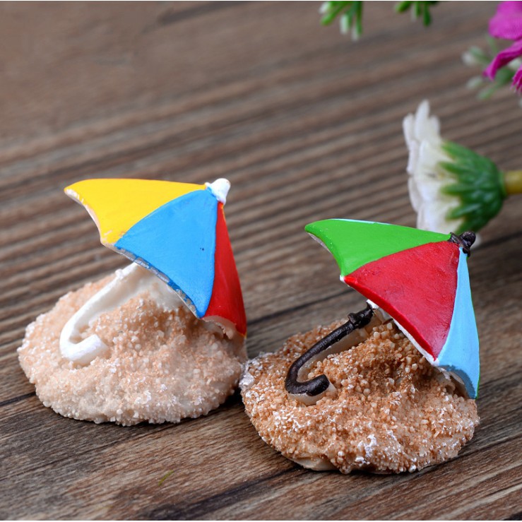 Mô hình ô nhiều màu đặt trên bãi cát dùng trang trí tiểu cảnh, terrarium, DIY