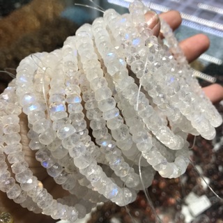 Vòng tay đá mặt trăng