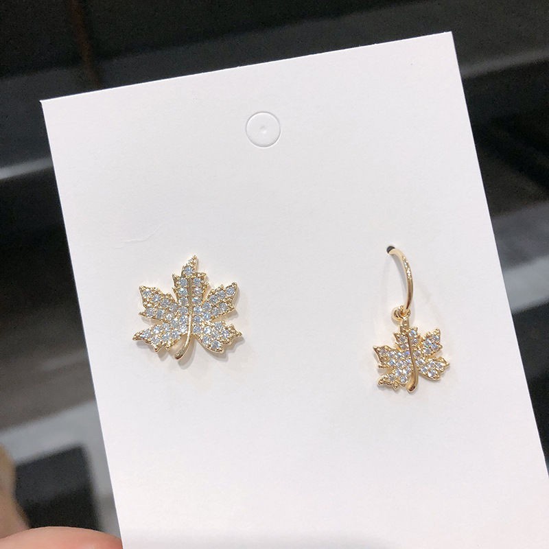 Korean Dongdaemun elegant micro inlaid zircon maple leaf stud earrings creative asymmetric S silver needle Mori earrings