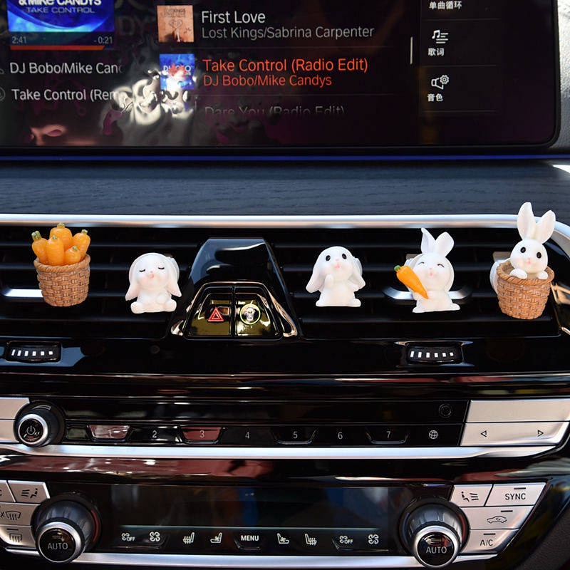 Cute Guitar Bunny Auto Perfume Car Aromatherapy Flower Creative Air Conditioning Wind Car Interior Decoration Auto department store supplies
