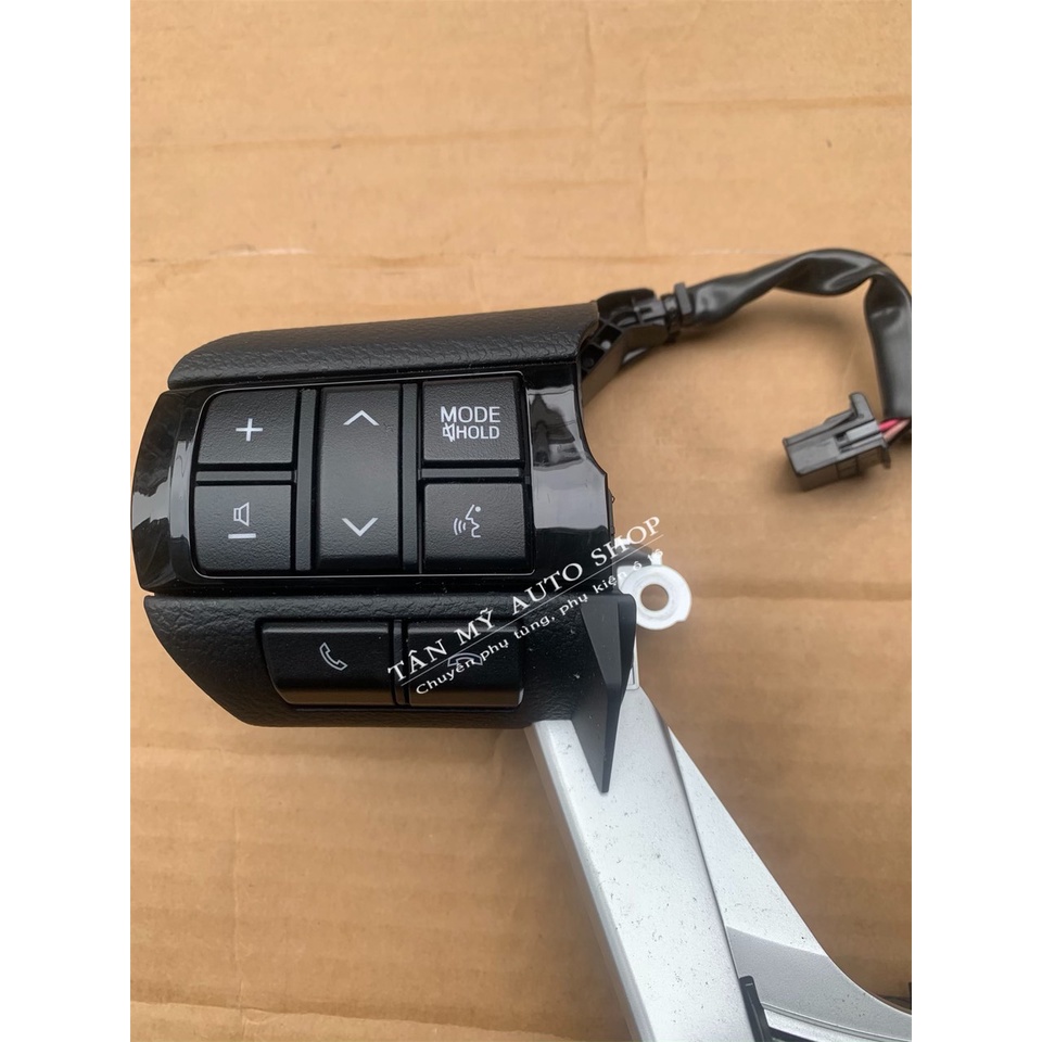 Phím tích hợp vô lăng Fortuner / Hilux 2017-2021 hàng CHÍNH HÃNG