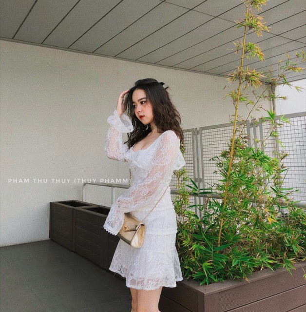 Váy ren trắng cúc ngọc