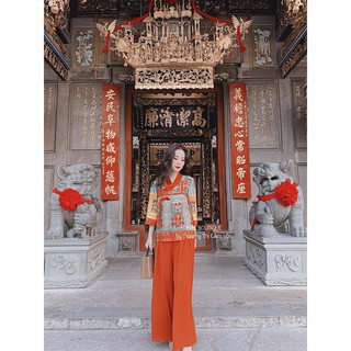 Bộ phật tử đi lễ chùa cổ chéo
