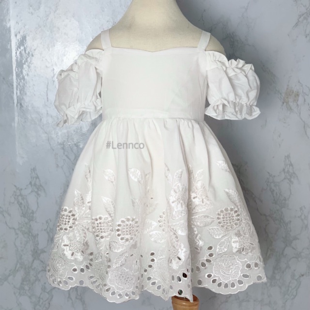Váy trắng chân ren trễ vai bé gái Lennco