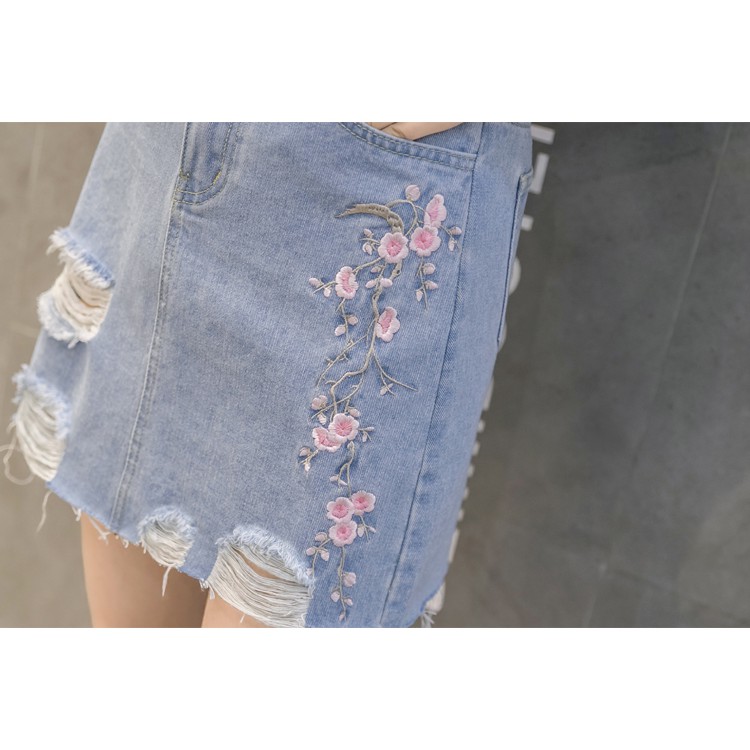 Chân váy jean thêu hoa anh đào BERI | BigBuy360 - bigbuy360.vn