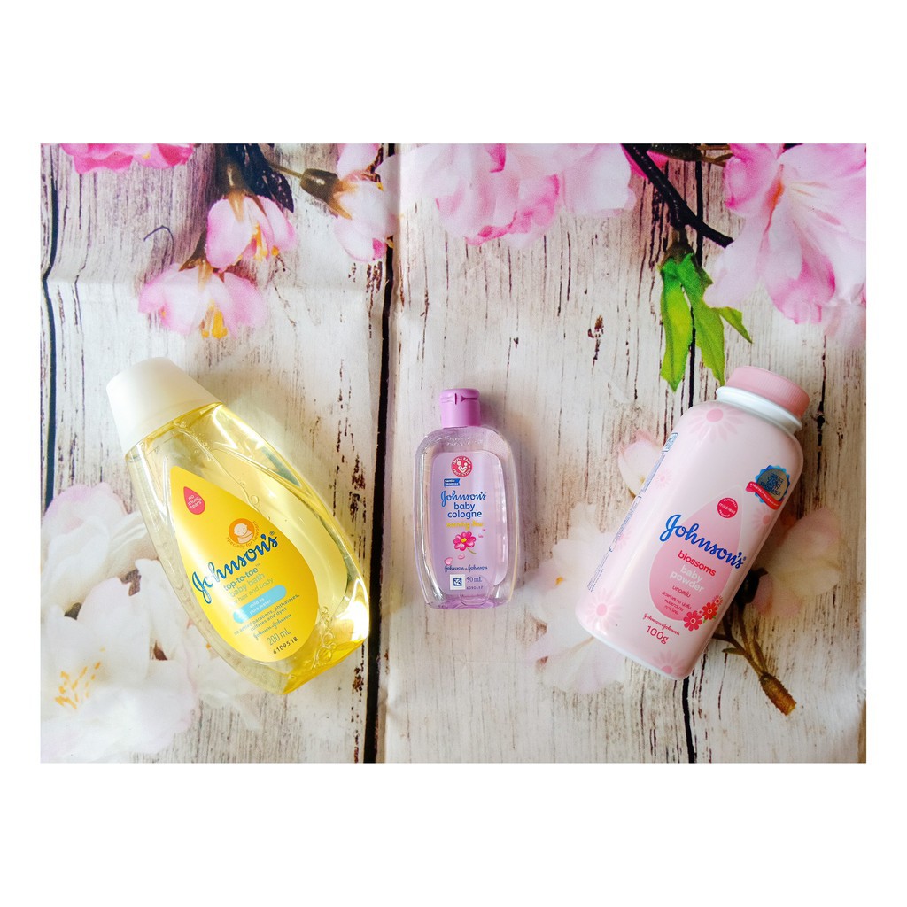 Combo 4 Món Đồ Dùng Phòng Tắm Cho Bé Sơ Sinh Johnson"s Babby