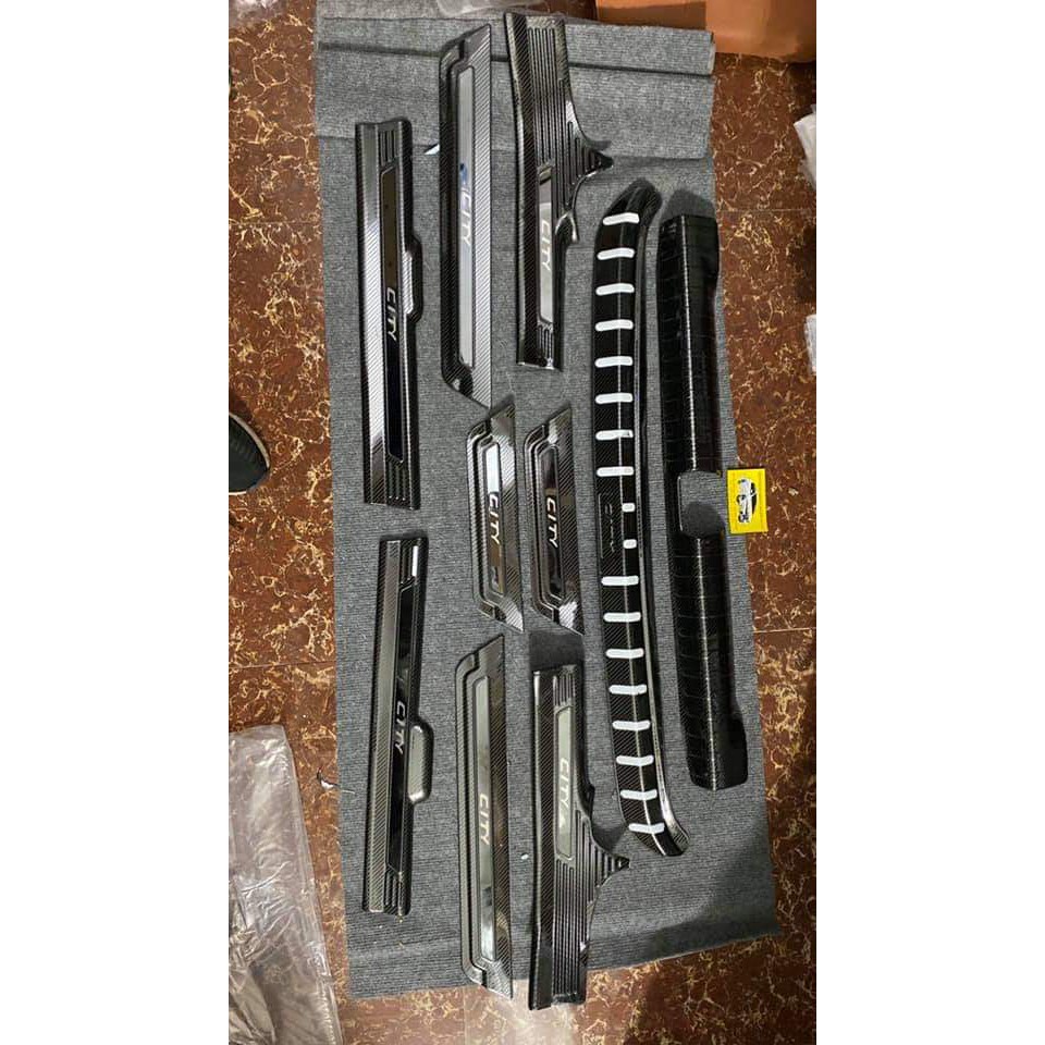 Bộ ốp chống Trầy Bước Chân Và Cốp Vân các bon Cho Honda City Form 2015 -2021