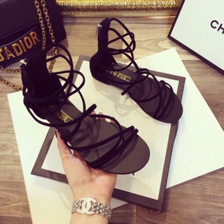 Sandal dây