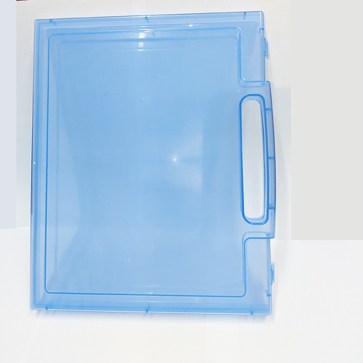 Hộp nhựa đựng hồ sơ cỡ giấy photo A4, trong suốt, có khóa và quai cầm. 31,5x26,3x3,5cm. D593