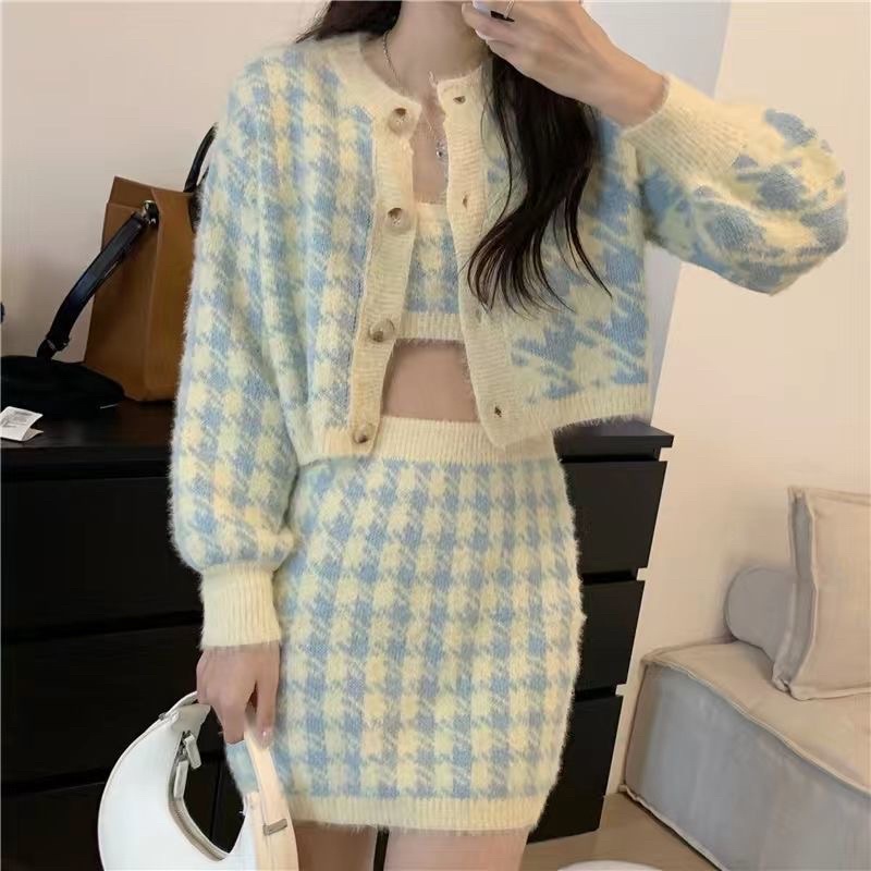 Set đồ len caro tiểu thư mùa thu 3 món: Áo khoác cardigan + chân váy bút chì + áo croptop 2 dây