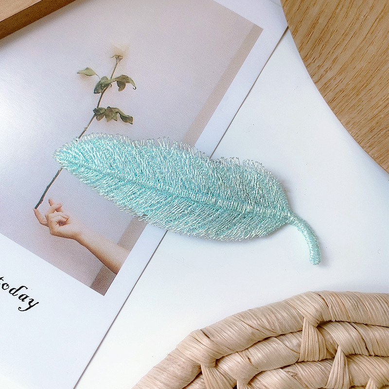 Kẹp tóc BB hình chiếc lá thêu họa tiết lông vũ phong cách Hàn Quốc