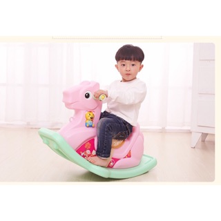 Ngựa bập bênh có nhạc cho bé