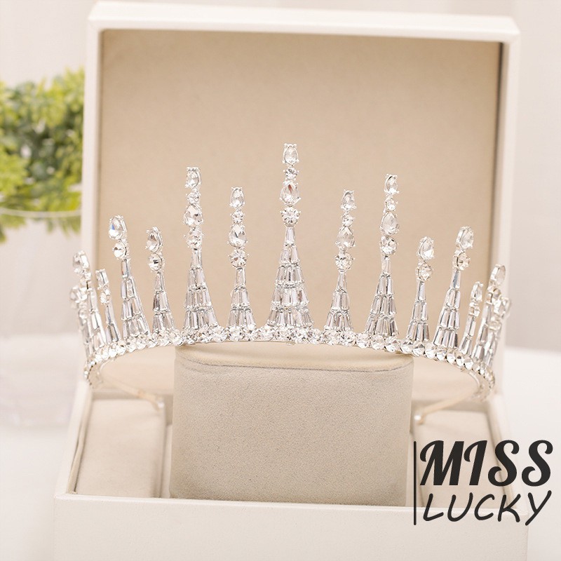 Vương miện đính kim cương giả sang trọng cho cô dâu