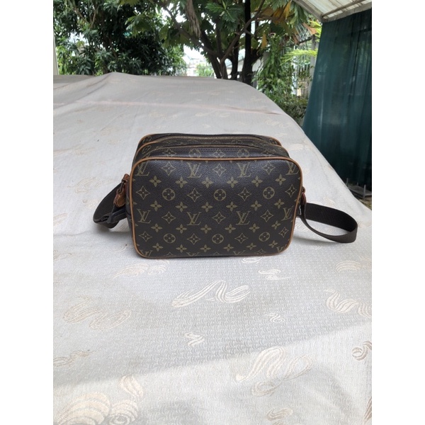 Túi chuẩn si. Túi qua sử dụng. Khách vui lòng xem hình nếu muốn biết thêm thông tin sản phẩm mời khách vô chat . Thanks.