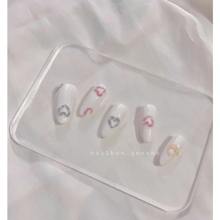 Nail box trắng hoạ tiết nổi