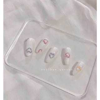 Nail box trắng hoạ tiết nổi