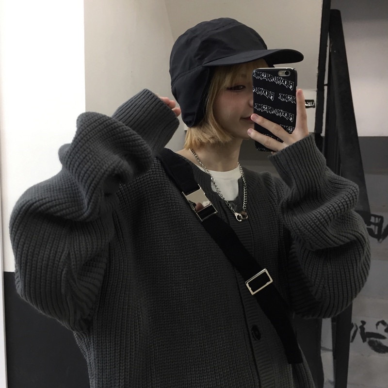 Áo khoác len cardigan dáng rộng màu đen và xám