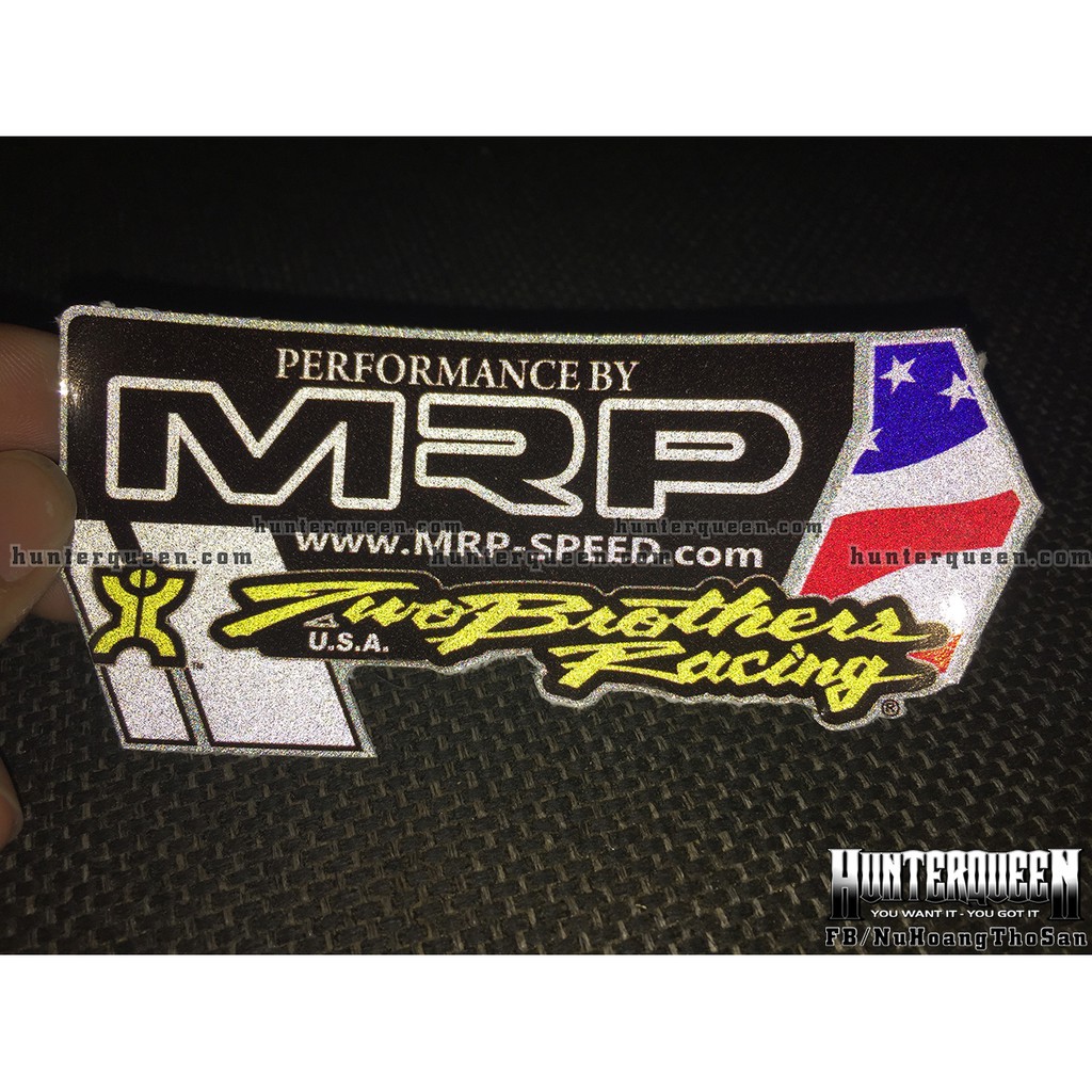 Logo TBs racing chất liệu phản quang . Kích thước 10.4 x 5.8cm. Hình dán decal siêu dính. Chống nước, tem đua trang trí.