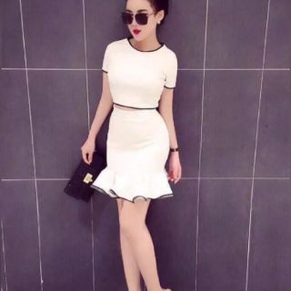 Set áo viền và chân váy đuôi cá