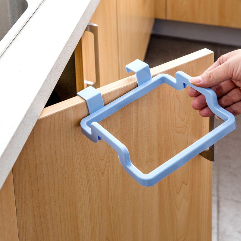 Dụng cụ móc treo bao nilon hoặc khăn tiện lợi trong nhà bếp