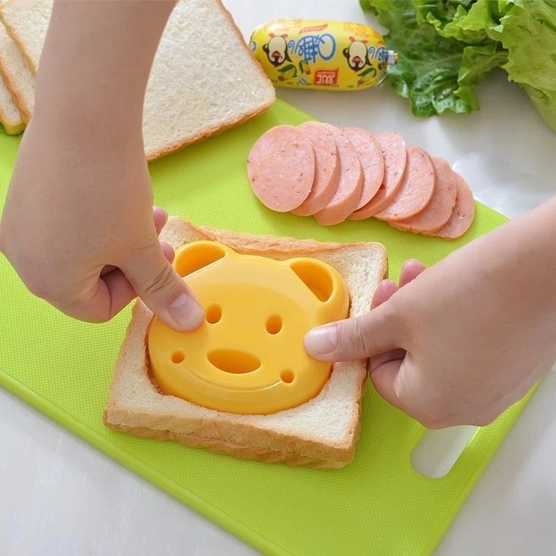 Khuôn Cắt Bánh Sandwich Hình Gấu Hoạt Hình Dễ Thương