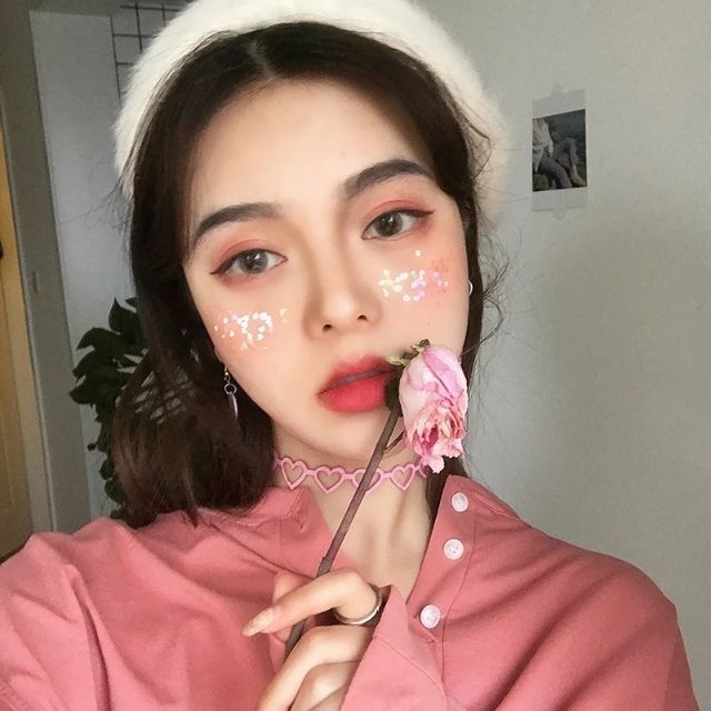 Phấn mắt Guicami 12 ô tone nude nâu