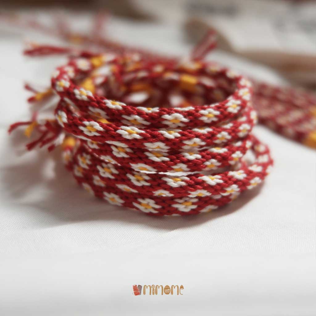 Vòng kumi hoa đỏ