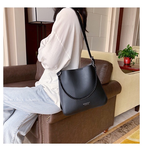 [CHỈ CÒN TRẮNG] Túi tote da dây xích cùng màu tặng kèm ví P030 | BigBuy360 - bigbuy360.vn