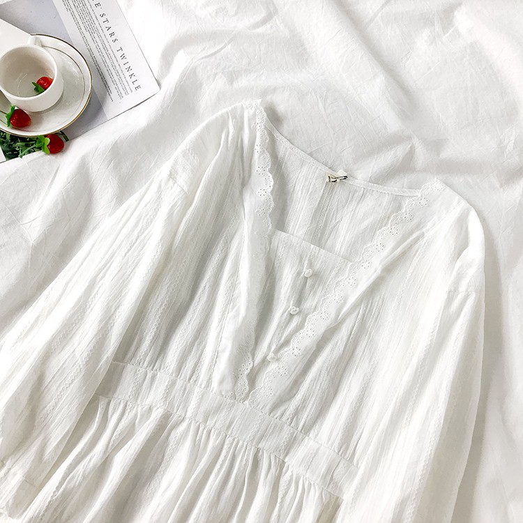 Áo xô trắng tay dài viền ren DA293