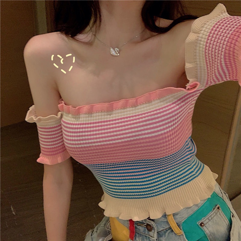 Áo croptop dệt kim tay ngắn nữ lệch vai có sọc màu hồng phong cách ngọt ngào