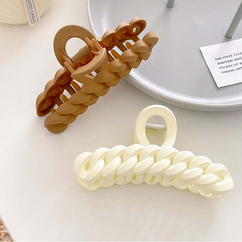 Kẹp Tóc Phối Xích Hình Cá Mập Màu Trà Sữa Độc Đáo Tinh Tế Thời Trang Cho Nữ