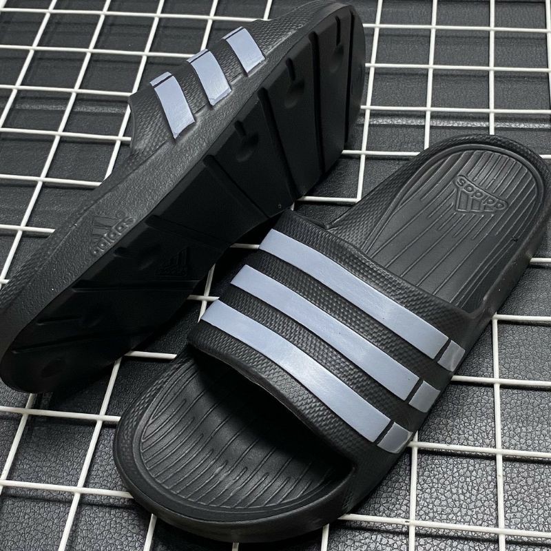 DÉP ADIDAS DURAMO- ĐEN SỌC BẠC