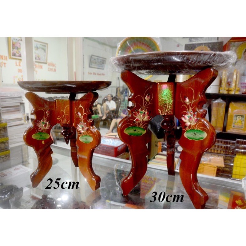 chò gỗ 3 chân đặt đĩa trái cây thờ cúng khắc hoa sen nổi