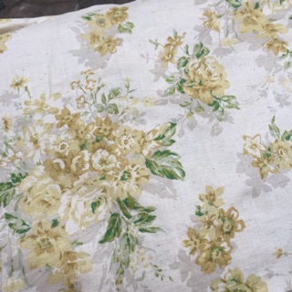Vải linen tưng hoa chùm màu vàng.