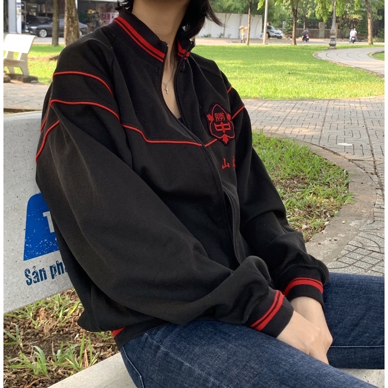 Áo boomber đen phối viền đỏ