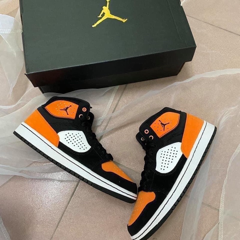 Giày Nike jordan Authentic update còn 42.5