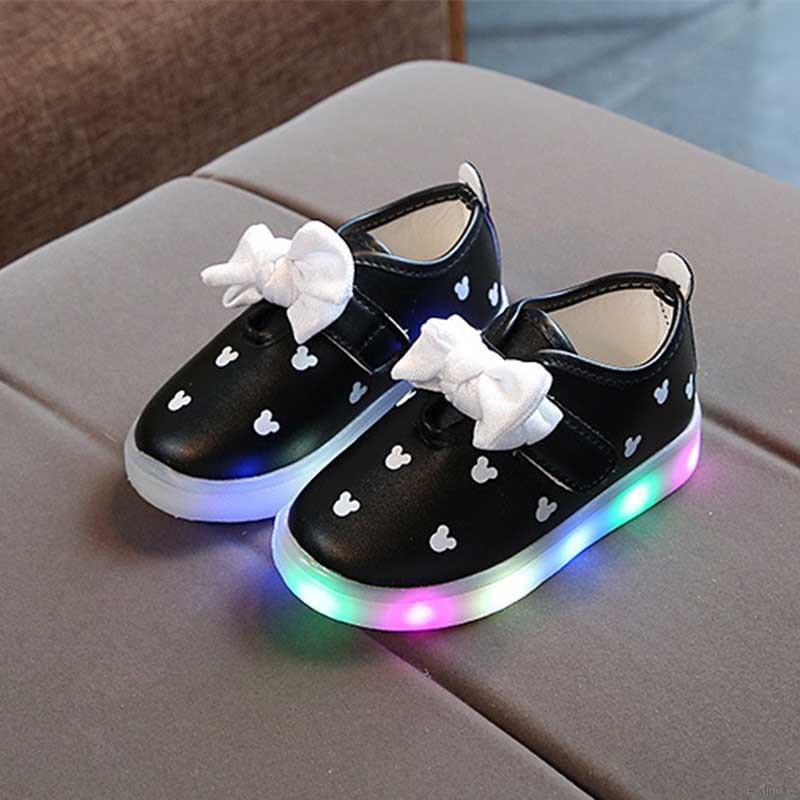 Giày sneaker đế mềm hình Mickey cho bé gái