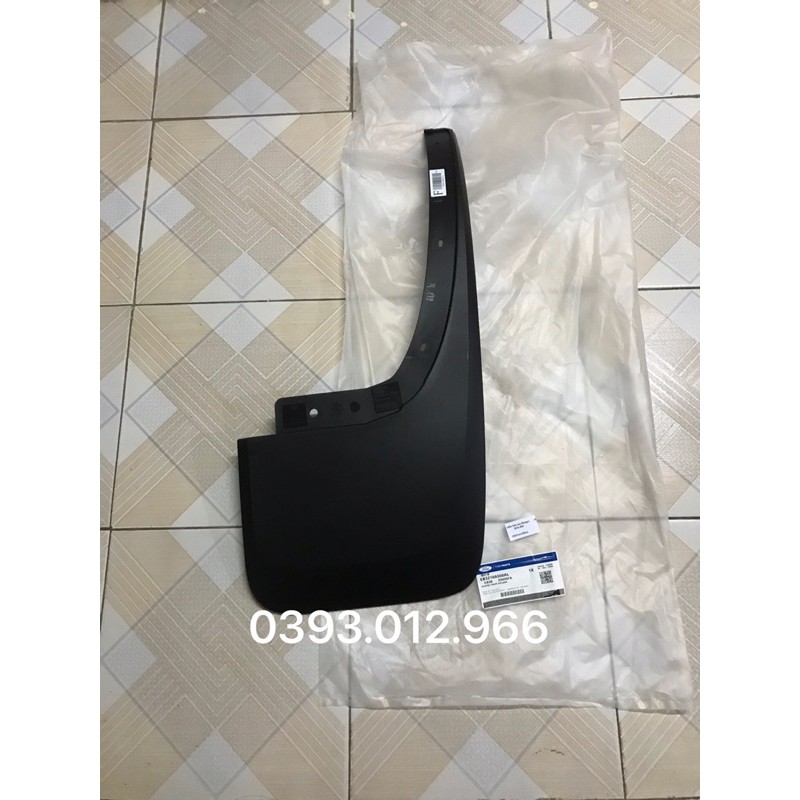 CHẮN BÙN BÁNH SAU FORD RANGER